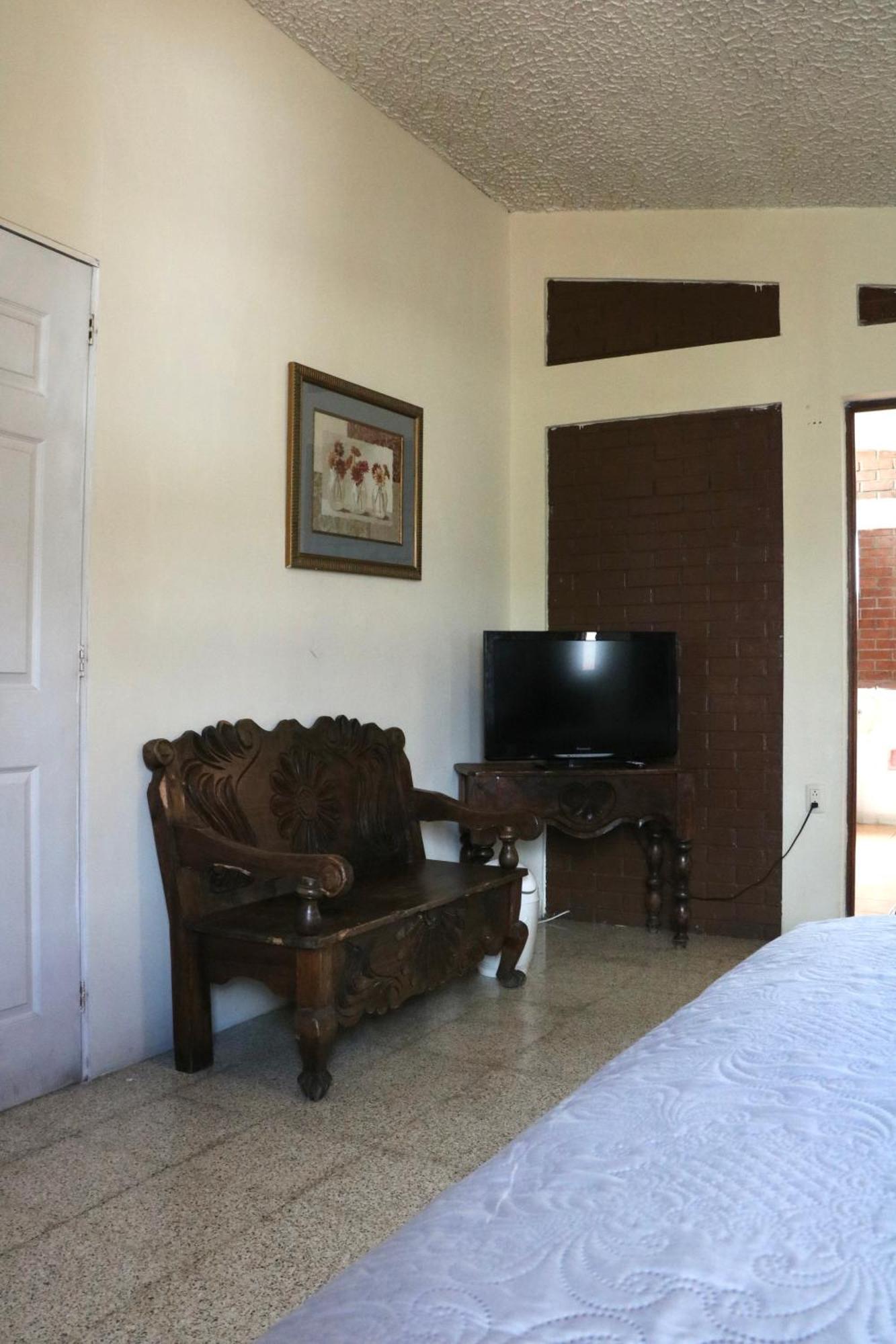 Hostal Los Volcanes Guatemala City Exterior foto