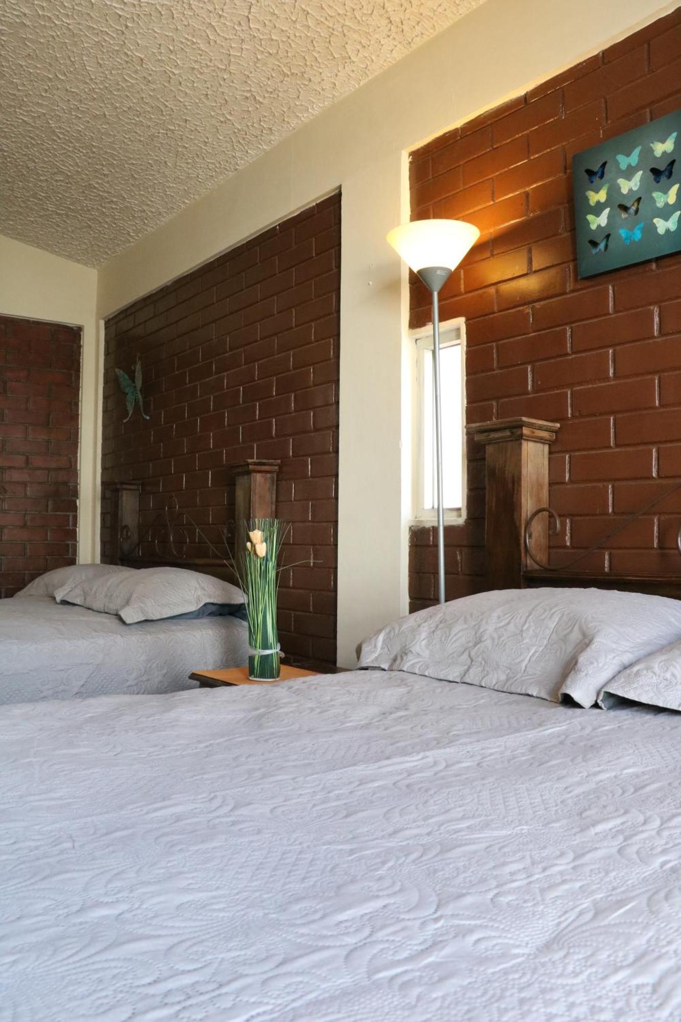 Hostal Los Volcanes Guatemala City Exterior foto